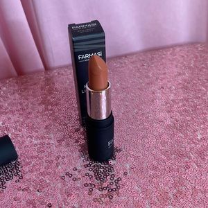 Farmasi make up matte lipstick whit vitamin E